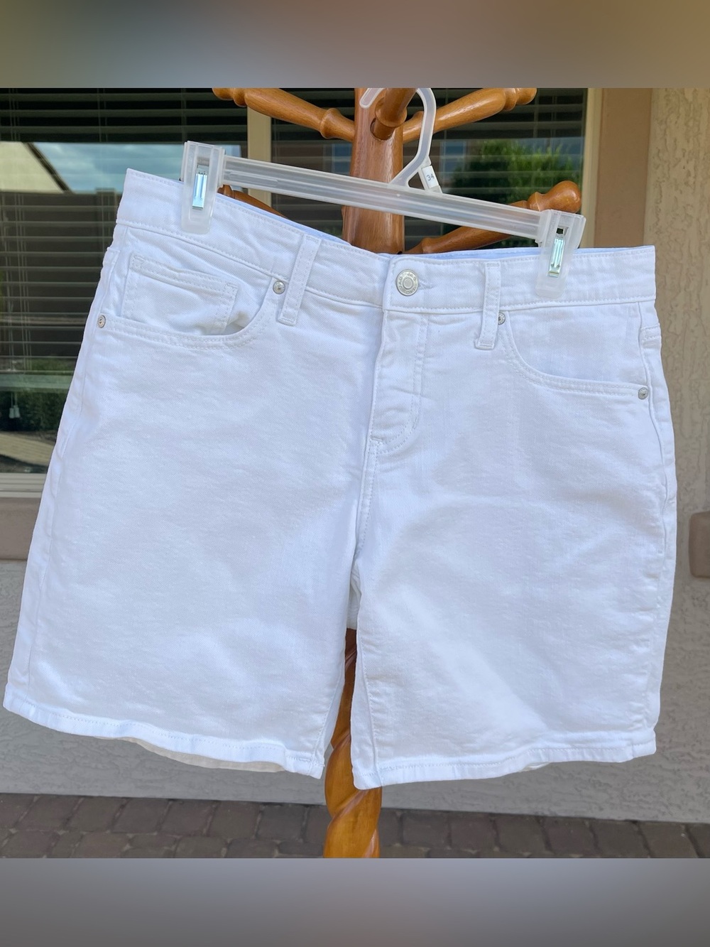 Jag Jeans Women's White Denim Shorts - Clean Casual Style